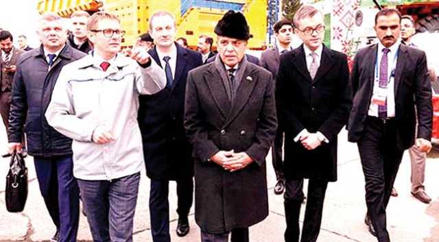 منسک میں ہیوی مشینری، گاڑیاں بنانے والی فیکٹری کا دورہ، ہمیں اعلیٰ کوالٹی مصنوعات درکار: وزیراعظم