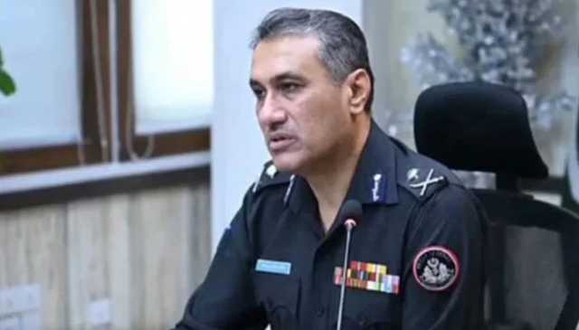 ہیلمٹ نہ ہونے پر موٹر سائیکل بند کر کے کہا جائے گا ہیلمٹ لائیں: آئی جی سندھ غلام نبی میمن